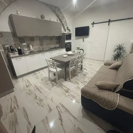 לינה וארוחת בוקר Heracleae Luxury *